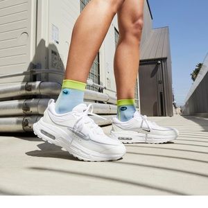 Nike women’s 9.5 Air Max Bliss running shoe